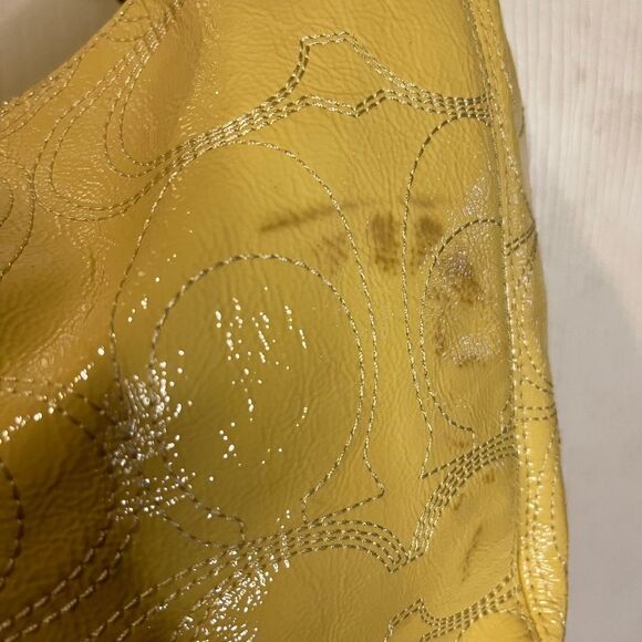 Coach patent leather yellow stitch logo shoulder bag with silver tone hardwares - Picture 6 of 14